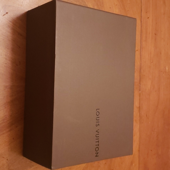 ♤ Louis Vuitton Gold Sneakers - Picture 5 of 6